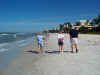 walking_beach.jpg (17931 bytes)